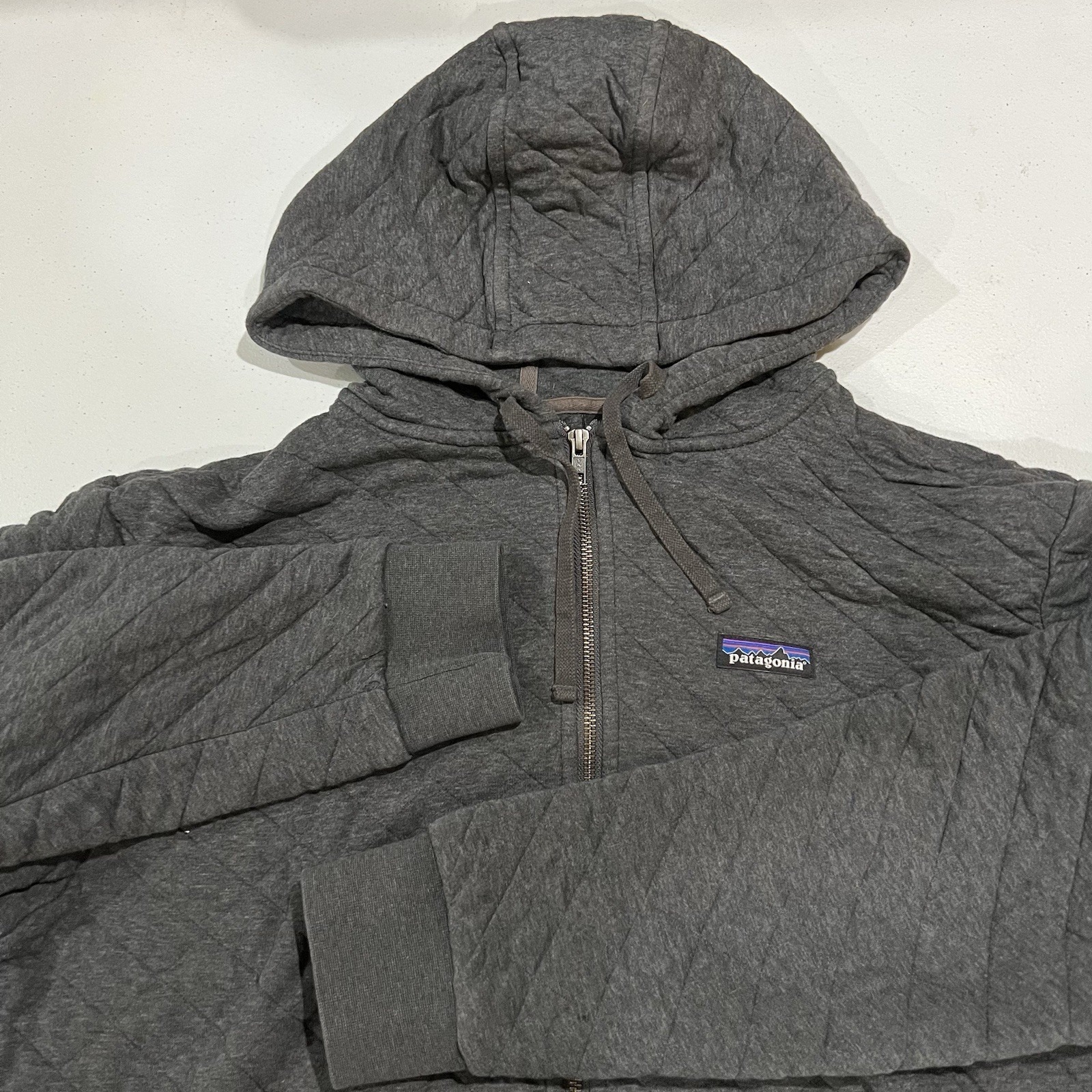 Size L - Patagonia Men's Gray Organic Cotton Diamond Quilt Hoodie